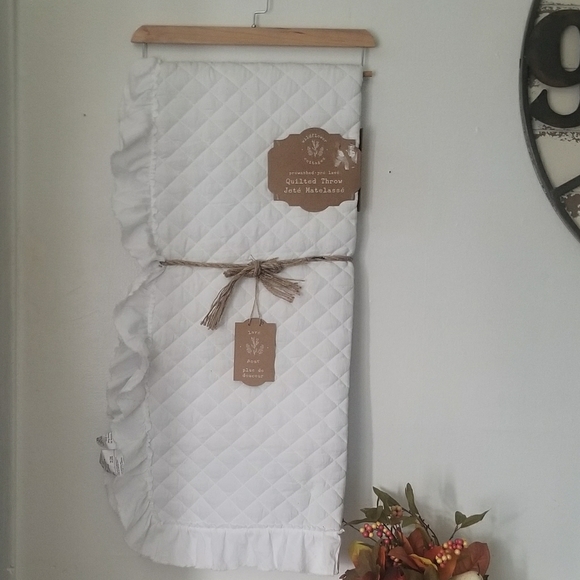 wildflower cottages quilted throw